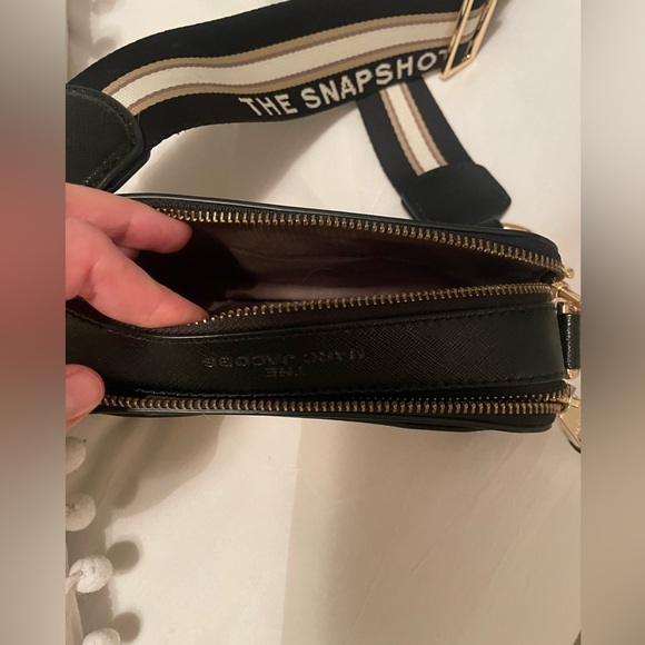 Marc Jacob’s Snapshot bag. Paid $325 and bag is in great condition! - Picture 4 of 6
